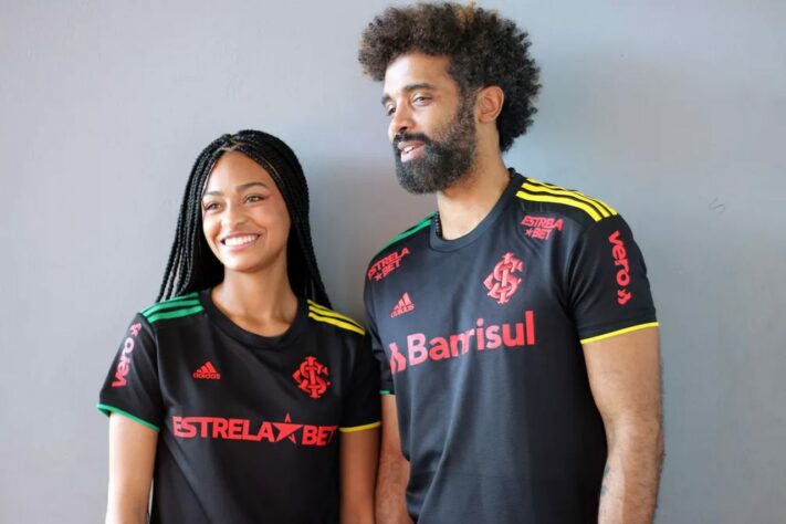 Terceira camisa do Internacional / Fornecedora de material esportivo: Adidas