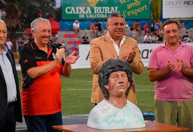 Busto de Maradona