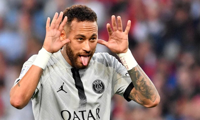 1º lugar: Neymar - Saiu do Barcelona (ESP) para o PSG (FRA) em 2017 - Valor: 220 milhões de euros
