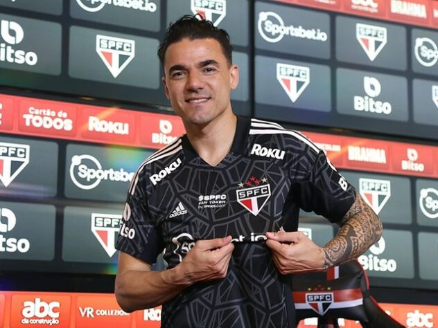 QUEM CHEGOU: Felipe Alves. O jogador já teve experiências com o treinador Rogério Ceni, no Fortaleza. Nesta temporada, atuou por três partidas pelo Juventude. O arqueiro chega ao clube em um negócio por empréstimo até o final de 2023. Após a lesão de Jandrei, que sofreu uma fratura em uma vértebra na região lombar, a busca por um novo nome para o gol começou a ser questionada pelos torcedores do clube - que só contava com a cria de Cotia Thiago Couto.