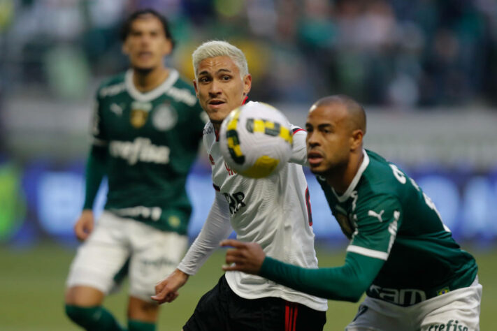 Pedro: Sonhando com uma vaga após virar titular no Flamengo, centroavante começou no banco contra o Palmeiras e entrou no decorrer do segundo tempo. Não teve chances nos 22 minutos que jogou.