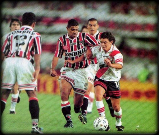  Supercopa de 1997: Na semifinal, o São Paulo venceu o Colo-Colo nos dois confrontos. Na etapa final, encarou o River Plate. Porém, não ergueu a taça e foi derrotado.