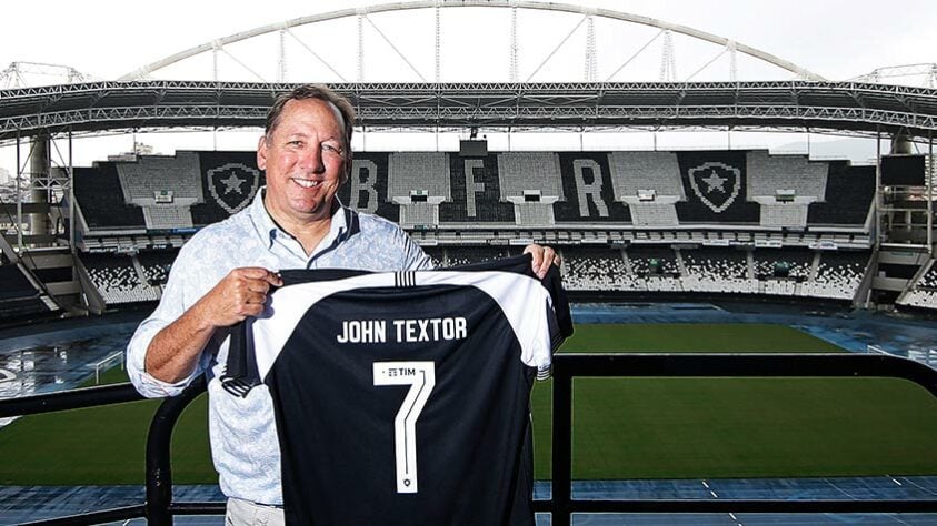 John Textor selou contrato com a atual empresa em novembro de 2022. 