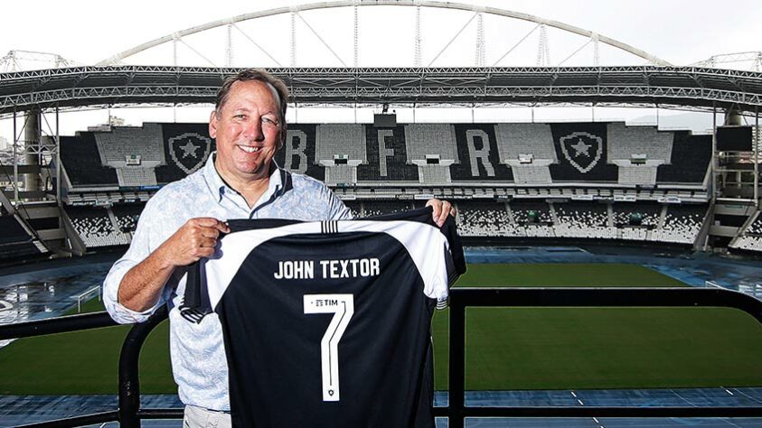 John Textor selou contrato com a atual empresa em novembro de 2022. 