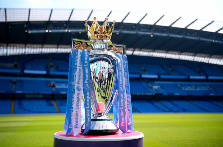 A Premier League chegou ao fim neste domingo e o Manchester City conquistou o tetracampeonato, algo que um clube nunca havia feito em toda a história do Campeonato Inglês! Você conhece os maiores campeões do país? Passe para o lado e confira a lista!