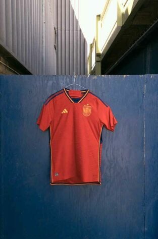 Espanha (grupo E): camisa 1 / fornecedora: Adidas