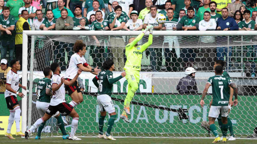 Weverton: Arqueiro do Palmeiras foi pouco exigido no duelo com o Flamengo e não teve culpa no gol sofrido. Reclamou de dores, mas aparentemente não preocupa.