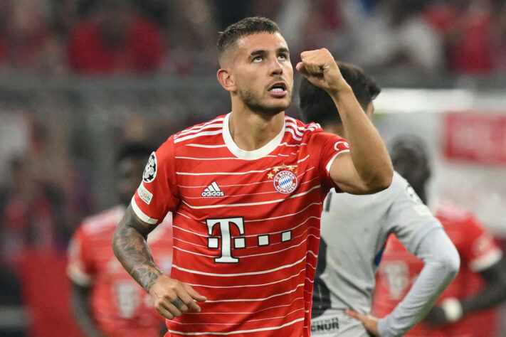 ESQUENTOU - O Bayern de Munique planeja prorrogar o contrato do zagueiro Lucas Hernández. Segundo a "Sky" da Alemanha, o novo vínculo do francês será renovado até junho de 2027.