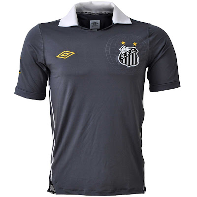 Ano: 2010 - Fornecedora esportiva: Umbro - Cor: cinza  /  *Camisa comemorativa ao invés de camisa 3