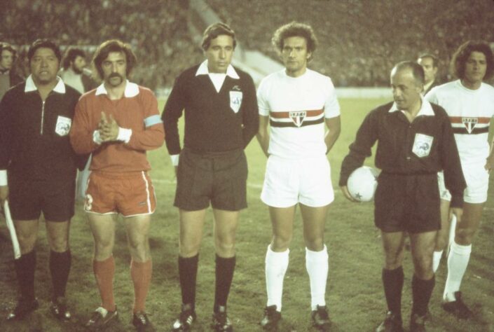 A estreia são-paulina em finais continentais aconteceu na Copa Libertadores de 1974. Contra o Independiente, da Argentina, o Tricolor venceu por 2 a 1 o primeiro jogo, no Pacaembu. Perdeu por 2 a 0 em Avellaneda o segundo. E a decisão foi para um terceiro duelo em Santiago, no Chile, onde os brasileiros perderam por 1 a 0.