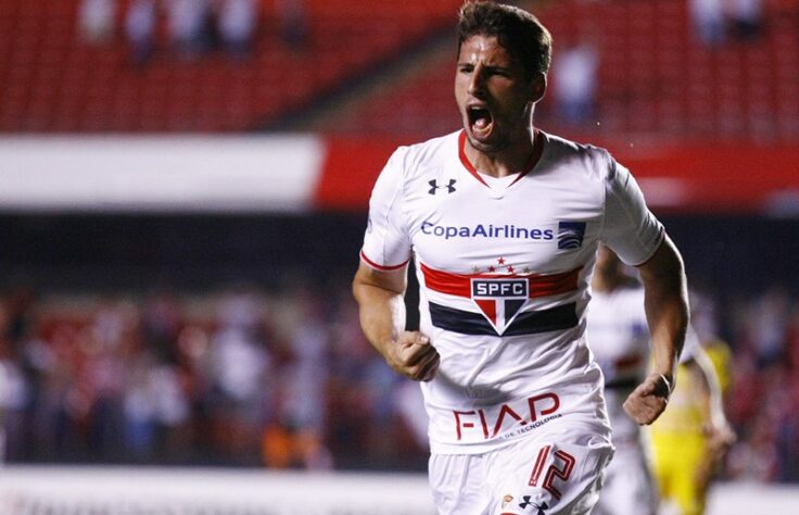 28ª posição: Jonathan Calleri, 29 anos - Atacante (argentino) - Clube: São Paulo - Valor de mercado: 4,5 milhões de euros / 22,9 milhões de reais