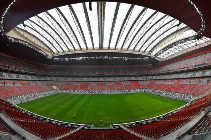 O Estádio Al Bayt fica em uma cidade chamada Al Khor, no norte do Qatar. É a arena mais distante do centro de Doha, 35 km de distância.