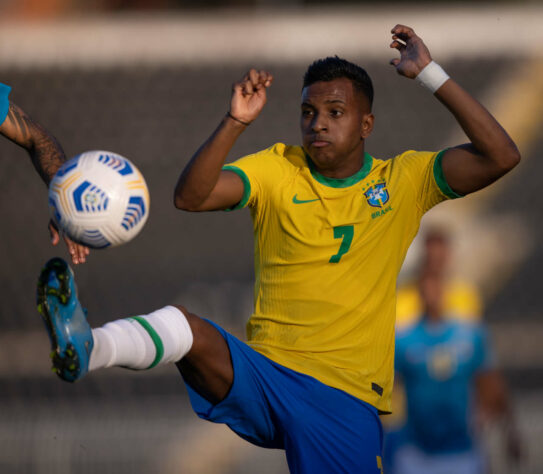 RODRYGO (atacante - Real Madrid): Com boas atuações pela Seleção, Rodrygo é um forte candidato para uma convocação.