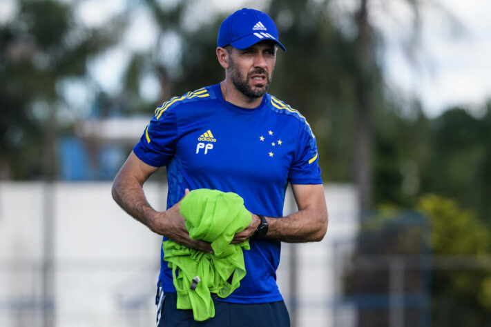 CRUZEIRO: Paulo Pezzolano tem contrato até 31/12/2023.