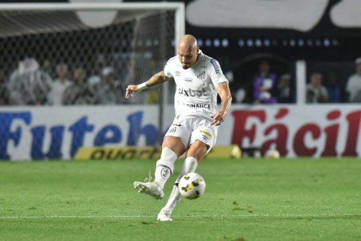 FECHADO - O Santos anunciou na tarde desta terça-feira (20) a rescisão em comum acordo com o zagueiro Maicon, conforme o Lance! havia antecipado. O destino de Maicon tende a ser o Vasco, que visa reforçar seu sistema defensivo. 