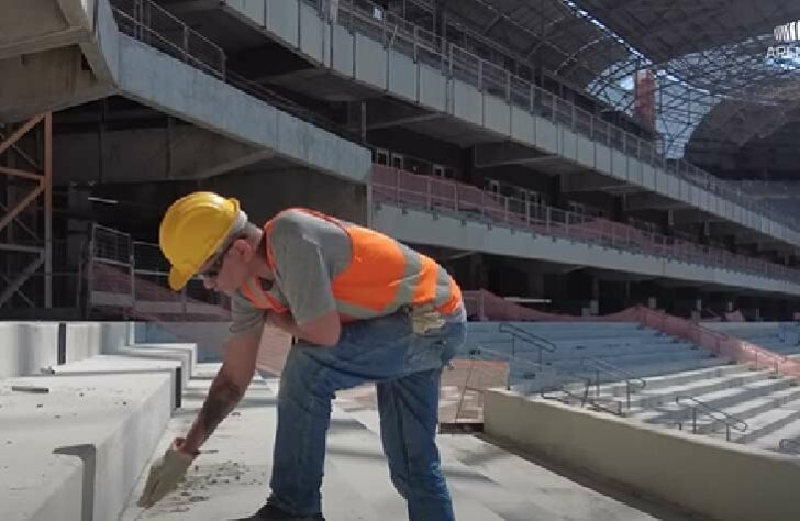 Parte interna da Arena MRV em obras.