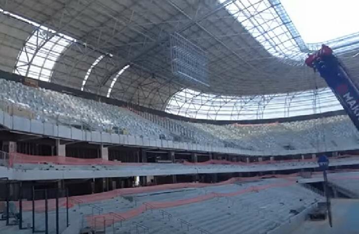 As arquibancadas da Arena MRV em obras.