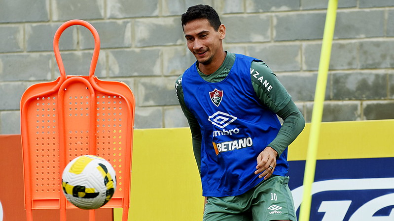 Um nome certo no meio-campo tricolor é Paulo Henrique Ganso. O camisa 10 vive ótima fase e está garantido para o duelo decisivo de quinta-feira.