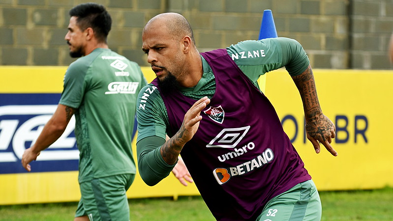 Uma das opções para a função de primeiro volante é Felipe Melo. O veterano, inclusive, deu entrevista nesta terça e se colocou à disposição do treinador.