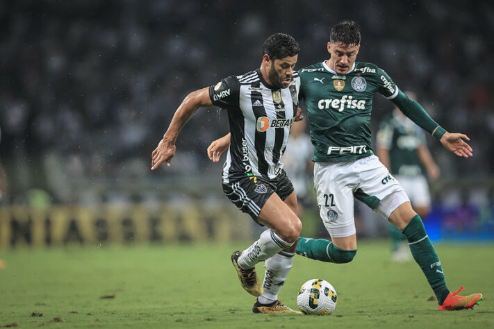 ATLÉTICO-MG: Sobe - O Atlético-MG mostrou um poderio ofensivo que surpreendeu a defesa palmeirense. O destaque vai para Keno e Hulk, que tiveram inúmeras chances de abrir o placar ainda no primeiro tempo e souberam como levar perigo ao adversário. /// Desce - A defesa da equipe comandada por Cuca estava sem Junior Alonso, seu principal pilar, que foi convocado pelo Paraguai. Dito isso, faltou um pouco de calma para não ceder tantos espaços a um Palmeiras que estava fragilizado pelos desfalques e, ainda assim, conseguiu o resultado.