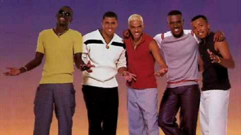 Na década de 1990, Belo e Denílson eram amigos e esta amizade acabou se transformando em parceria comercial. No ano de 1998, o ex-jogador comprou os direitos da banda de pagode Soweto, que tinha o cantor como vocalista.