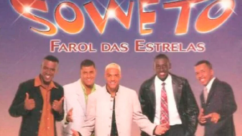 O Soweto despontava no cenário musical com músicas como "Farol das Estrelas", "Não Foi A Toa" e "Tudo Fica Blue", pertencentes ao álbum "Farol das Estrelas". Porém, a crise entre o cantor e o jogador começou quando Belo acabou deixando o grupo em 2000.