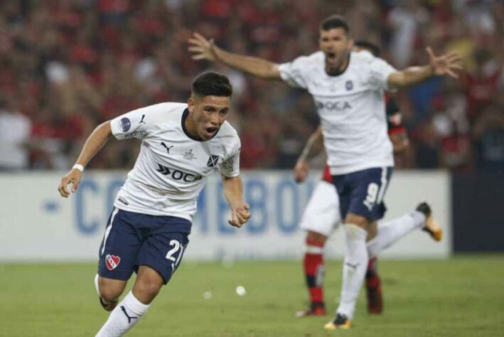 O independiente apresentou sua nova camisa reserva para a temporada 2022/23. O uniforme lançado pela Puma homenageia os títulos conquistados pelo clube argentino sobre o Flamengo no Maracanã: a Supercopa de 1995 e a Sul-Americana de 2017. A blusa, inclusive, conta com provocação. Confira imagens!