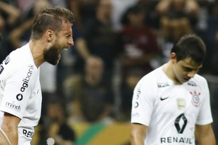 Henrique foi às redes pelo Timão na Arena contra o Paraná e Ceará, pelo Brasileirão de 2018. O zagueiro também marcou contra o São Caetano, no Paulistão de 2019, e diante do Avenida, na segunda fase da Copa do Brasil daquele ano.