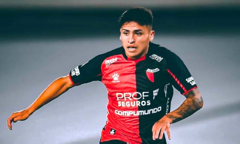 ESQUENTOU - Conforme noticiado pelo jornalista Germán Garcia Grova, Facundo Farias, especulado em equipes brasileiras, não deve ficar no Cólon na próxima temporada. O jogador recusou ofertas para participar da Copa Libertadores da América e agora está disposto a ouvir ofertas. Além disso, o agente de “Pulga” Rodríguez, confirma que o jogador sairá do Colón quando a temporada terminar.