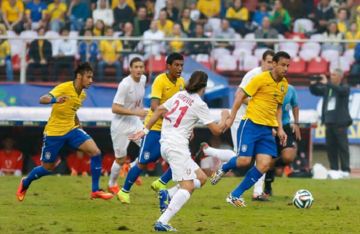 2014 - Brasil 1 x 0 Sérvia - Responsável pelo gol do brasileiro: Fred