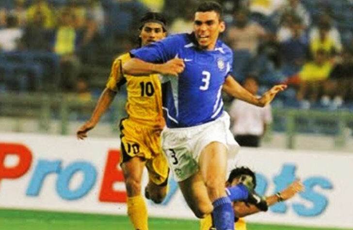 2002 - Brasil 4 x 0  Malásia - Responsáveis pelos gols brasileiros: Ronaldo, Juninho Paulista, Denílson e Edílson