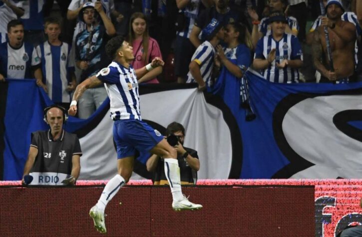 Porto (Portugal) - classificado com 12 pontos no grupo B, enfrentando Club Brugge (Bélgica), Bayer Leverkusen (Alemanha) e Atlético de Madrid (Espanha)