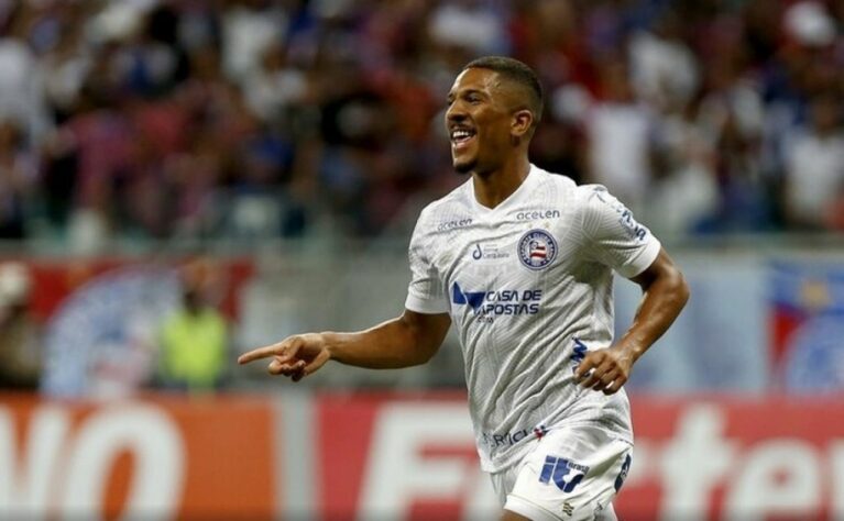 ESQUENTOU - O Cruzeiro mira a chegada do atacante Matheus Davó, que pertence ao Corinthians e estava emprestado ao Bahia na última temporada. A Raposa já fez os primeiros contatos para saber quais são as condições para contar com o jogador. O interesse em Davó surgiu inicialmente no site Goal e foi confirmado pelo Valinor Conteúdo/LANCE!.