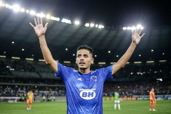 FECHADO - O Cruzeiro encaminhou a permanência do volante Neto Moura. O atleta, que pertence ao Mirassol-SP, será adquirido pelo valor de R$ 1,5 milhão. Emprestado até o fim da Série B, o novo contrato valerá a partir de 2023, e terá duração até o final de 2025.