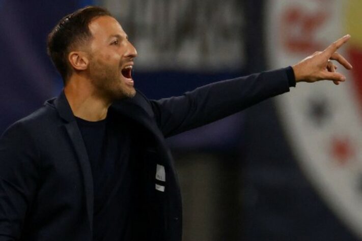 FECHADO - O RB Leipzig anunciou nesta quarta-feira a demissão do técnico Domenico Tedesco. O treinador não resistiu no cargo após a goleada sofrida por 4 a 1 para o Shakhtar Donetsk na estreia da Champions League 2022/2023.