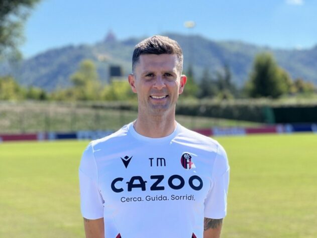 FECHADO - O Bologna, da Itália, anunciou nesta segunda-feira a contratação do técnico Thiago Motta, de 40 anos. O ítalo-brasileiro, que já era especulado no comando do clube, assume no lugar de Sinisa Mihajlovic, que deixou a equipe na última semana.