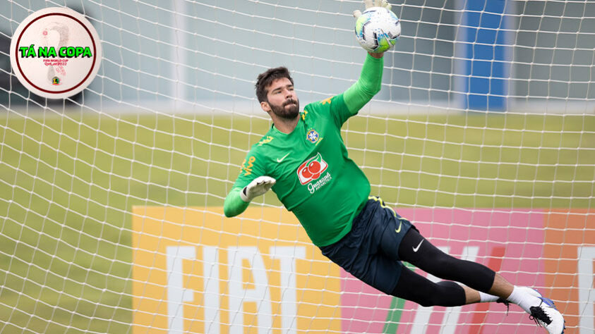 UM PÉ NA COPA - Alisson (Liverpool) - Goleiro de confiança do técnico da Seleção, está no aguardo de embalar sua segunda Copa do Mundo seguida como dono da meta brasileira.