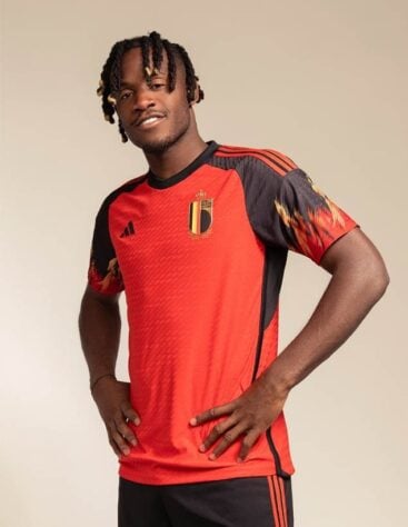 Bélgica (grupo F): camisa 1 / fornecedora: Adidas