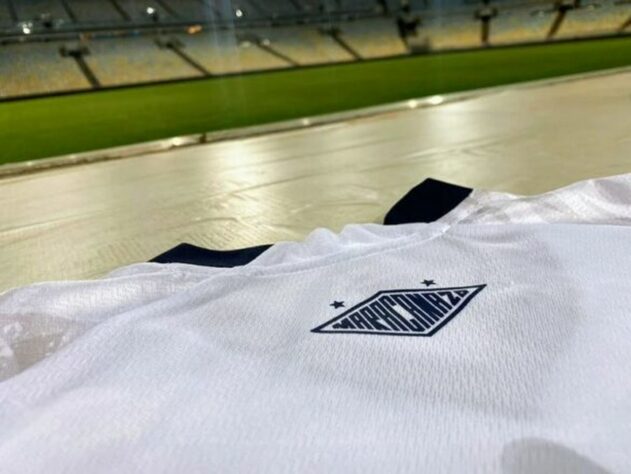 Maior detalhe do símbolo do "Maracanazo". A palavra fica dentro de um losango, que conta com duas estrelas.