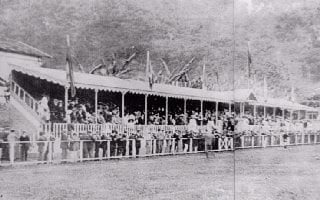 Campo Voluntários da Pátria - Foi o primeiro campo de jogo do Botafogo. O local foi construído em 1908. Lá, o Fogão conquistou os primeiros estaduais de sua história, nos anos de 1907 e 1910. O clube resolveu vender o terreno em 1912. Ao todo, foram 39 jogos do clube no local.