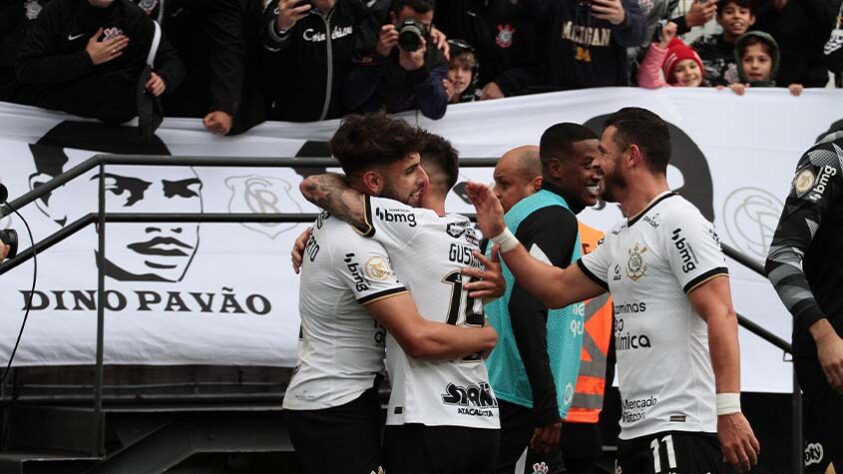 Fábio Lázaro, repórter do L!: "Corinthians, pois tem um treinador de ideias modernas, que muito possivelmente não ficará no clube no ano que vem, por questões pessoais, e quer sair do Brasil deixando algum legado, marca que poderia vir com o título da Copa do Brasil. Além disso, os valores individuais do Corinthians são melhores que os do Fluminense. E, por fim, o fator casa corintiano pesa demais, principalmente se o Timão levar o jogo de volta para Itaquera."