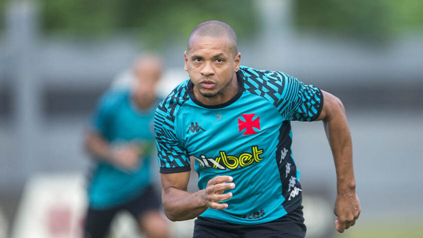 FECHADO - O lateral-esquerdo Edimar está de saída do Vasco. Fora dos planos do clube, o jogador vai rescindir o contrato, que tinha duração até o final do ano, para acertar com o CRB. A informação foi publicada primeiro pelo jornalista Fábio Azevedo e confirmada pelo LANCE!.