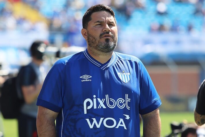 FECHADO - Chegou ao fim a passagem de Eduardo Barroca no Avaí. Com o time na zona de rebaixamento do Campeonato Brasileiro, a decisão foi de trocar o comando técnico da equipe.