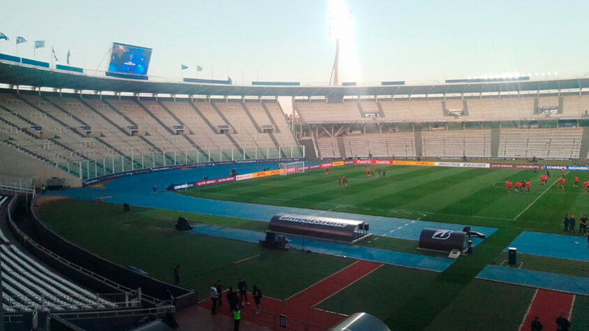 Visão geral da arquibancada originalmente aos tricolores. Como o Del Valle abriu mão de grande parte da carga que teria direito, o estádio quase todo será dos são-paulinos.