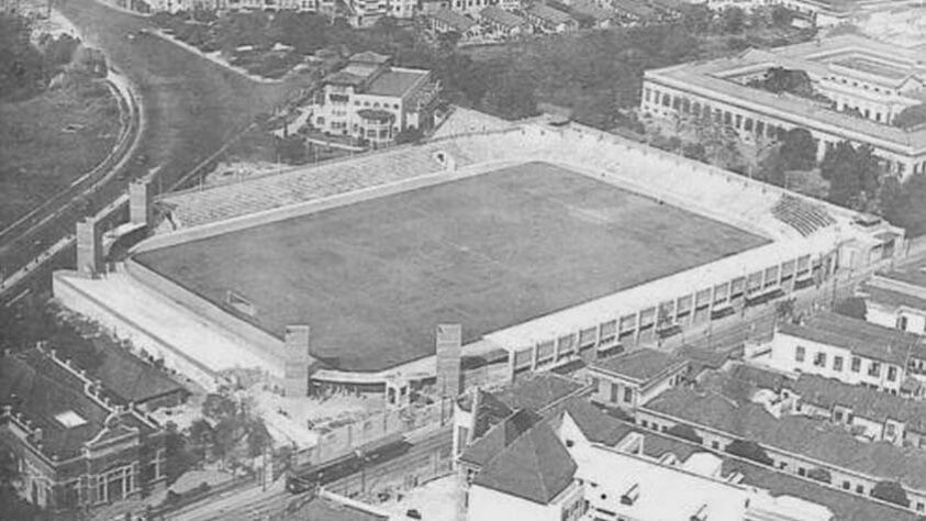 General Severiano - O campo foi construído em 1912 e inaugurado em 1913 para ser a casa do Botafogo. Acabou sendo demolido quando o clube perdeu a posse do terreno na década de 1970. Sua última partida ocorreu em 1974.