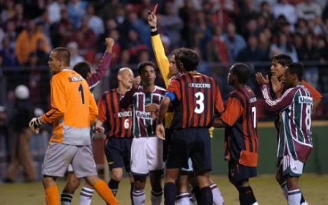 Mesmo sob desconfiança, a classificação veio em uma vitória sofrida e guerreira em plena Arena da Baixada. Adriano Magrão abriu o placar e o time tricolor segurou a pressão até o fim da partida.