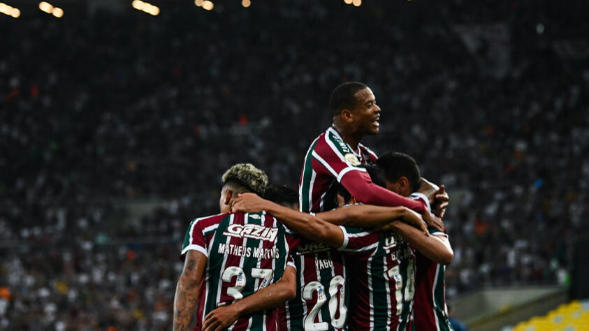 2° - Fluminense (71 pontos - Atualmente: 48 pontos) / Como foi no fim do 1º turno: Juventude 1 x 0 Fluminense; Fluminense 5 x 3 Atlético-MG; Fluminense 0 x 2 Atlético-GO; América-MG 0 x 0 Fluminense; Fluminense 2 x 0 Avaí; Botafogo 0 x 1 Fluminense; Fluminense 4 x 0 Corinthians; Fluminense 2 x 1 Ceará; São Paulo 2 x 2 Fluminense; Goiás 2 x 3 Fluminense e Palmeiras 2 x 1 Internacional.