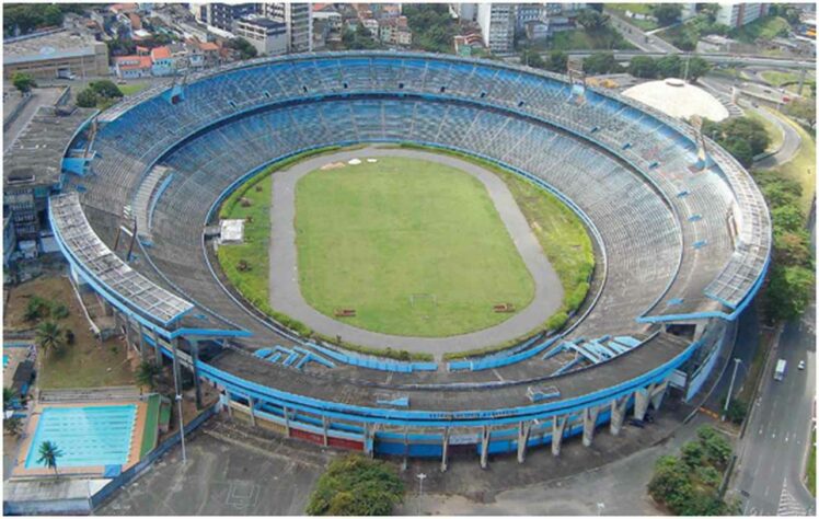 Estádio da Fonte Nova - O local foi sede do Bahia até agosto de 2010, quando foi implodido para dar lugar a Arena Fonte Nova, palco da Copa do Mundo de 2014. Foi palco de jogos importantes, tanto do Tricolor de Aço quanto do Vitória, os dois maiores times do estado.
