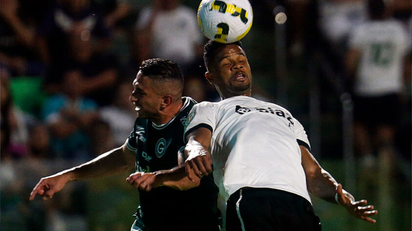 GOIÁS  - SOBE: Pressionou o Botafogo nos inícios do primeiro e segundo tempo. DESCE: Ofereceu muitos espaços na defesa. 