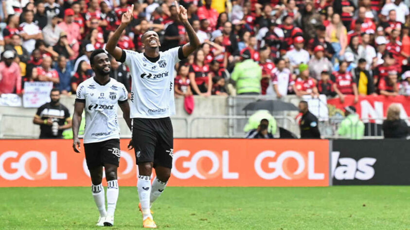 CEARÁ - SOBE: o time conseguiu imprimir bom contra-aque no primeiro tempo e acabou fazendo um gol com Jô. DESCE: Após fazer o gol, Jô foi expulso no segundo tempo e prejudicou o desempenho da equipe.